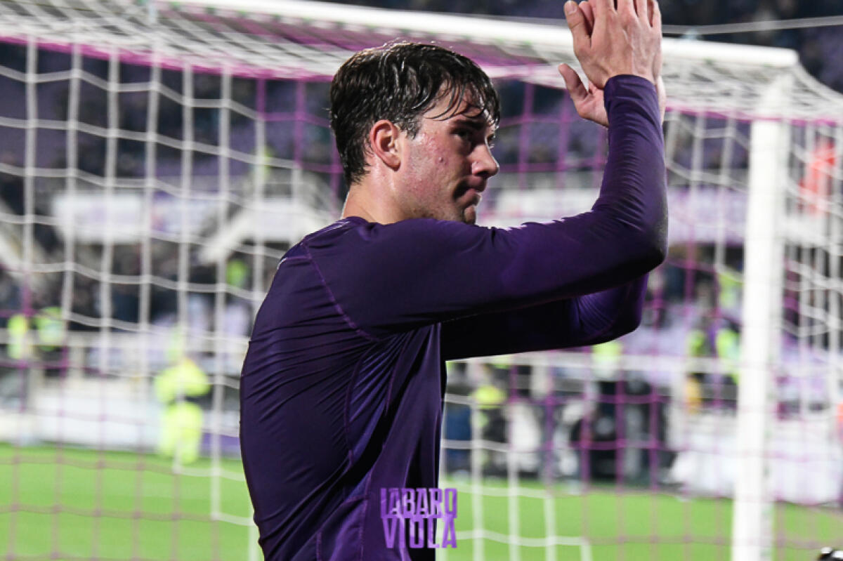 Vlahovic entra sul campo del Franchi e lo stadio esplode in una baraonda di fischi da ogni settore - Firenze, stadio A.Franchi, 30.11.2019, Fiorentina-Lecce, foto Fiorenzo Sernacchioli. Copyright Labaroviola.com