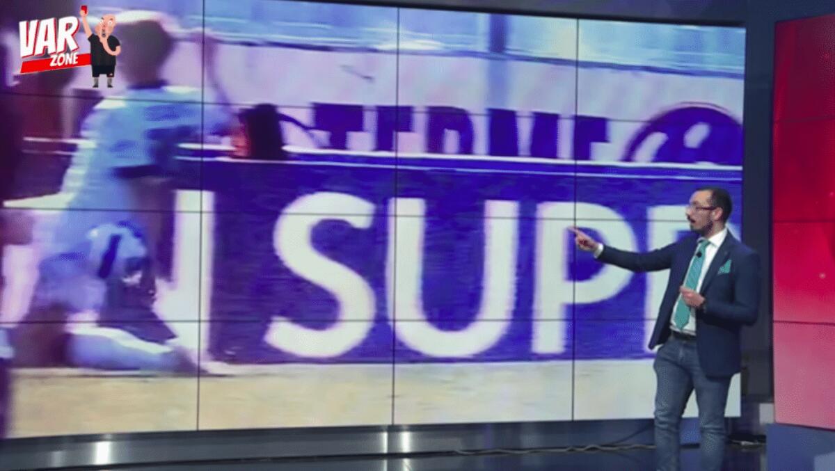 Schouten tocca la palla con l'avambraccio ma la posizione è congrua, giusto non dare rigore - 