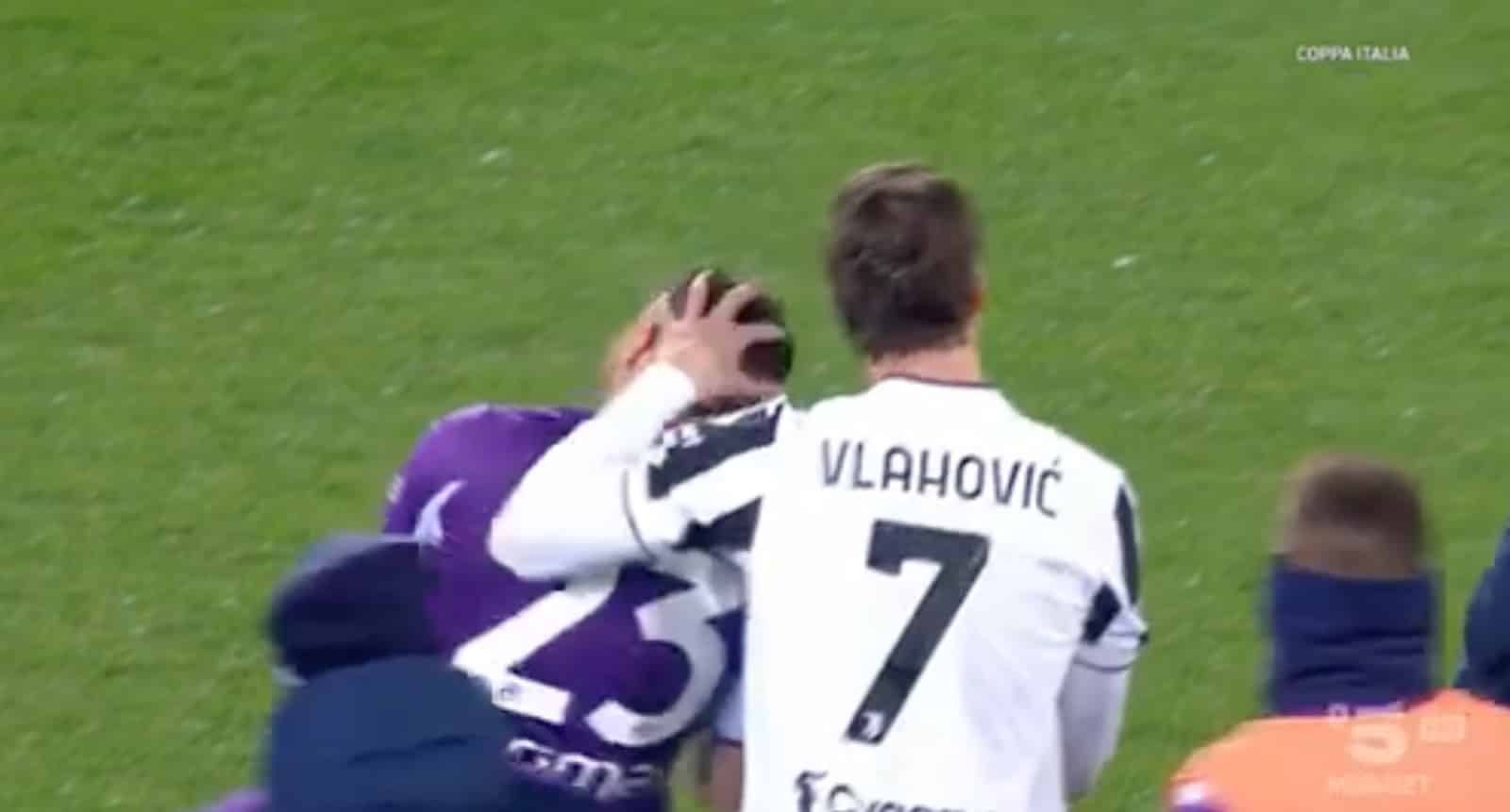 Venuti fa perdere la Fiorentina e scoppia in lacrime a fine partita, l'ex compagno Vlahovic lo consola