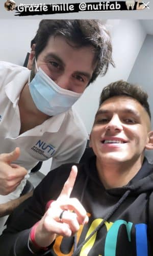 Torreira non è più senza incisivo: ieri al suo rientro a Firenze dopo il match, dente sistemato