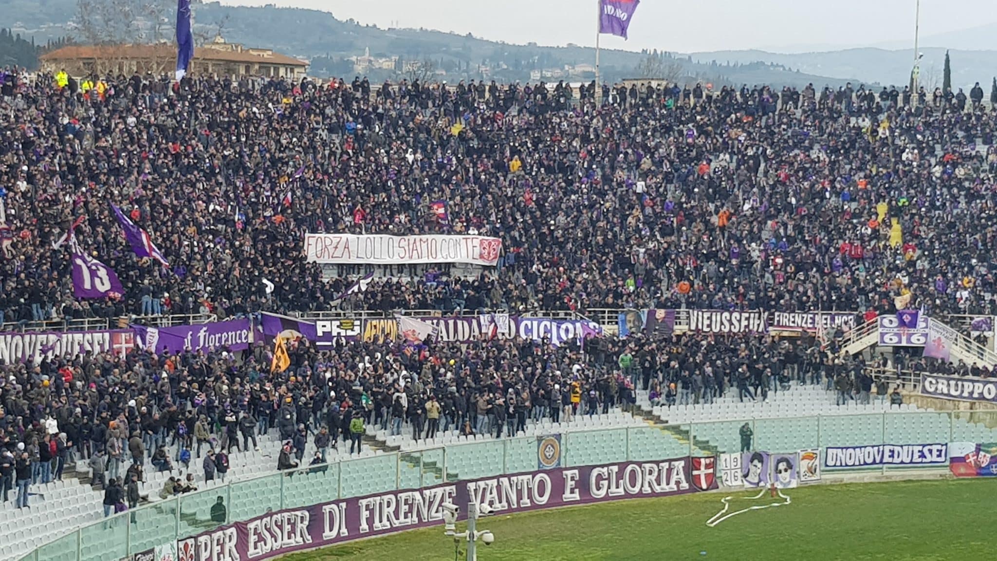 "Forza Lollo siamo con te" poi la Fiesole canta "Lorenzo uno di noi". L'omaggio per Venuti