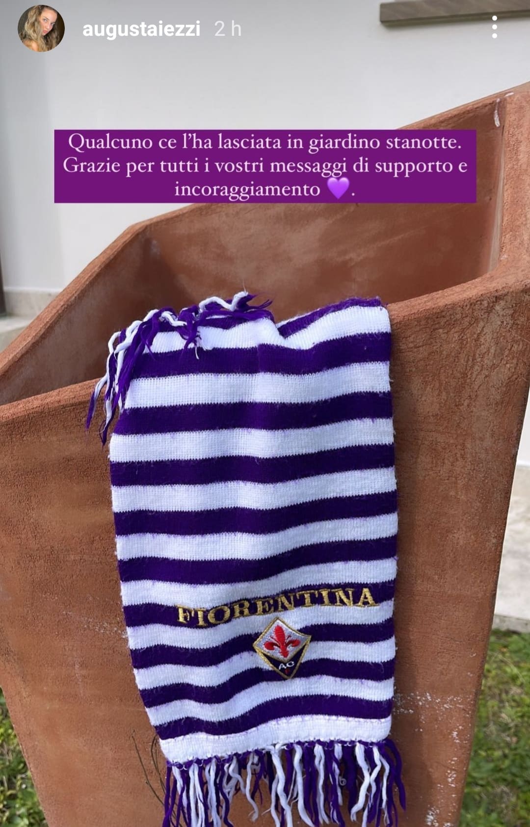 Meraviglioso gesto dei tifosi viola per rincuorare Venuti, lasciata sciarpa nel suo giardino stanotte