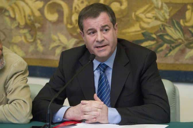 Firenze, trasporto degli scheletri rinvenuti negli scavi della Gioconda nell' ex convento di Sant' Orsola, nella foto l' assessore Stefano Giorgetti 2013-03-05 © Niccolò Cambi / Massimo Sestini