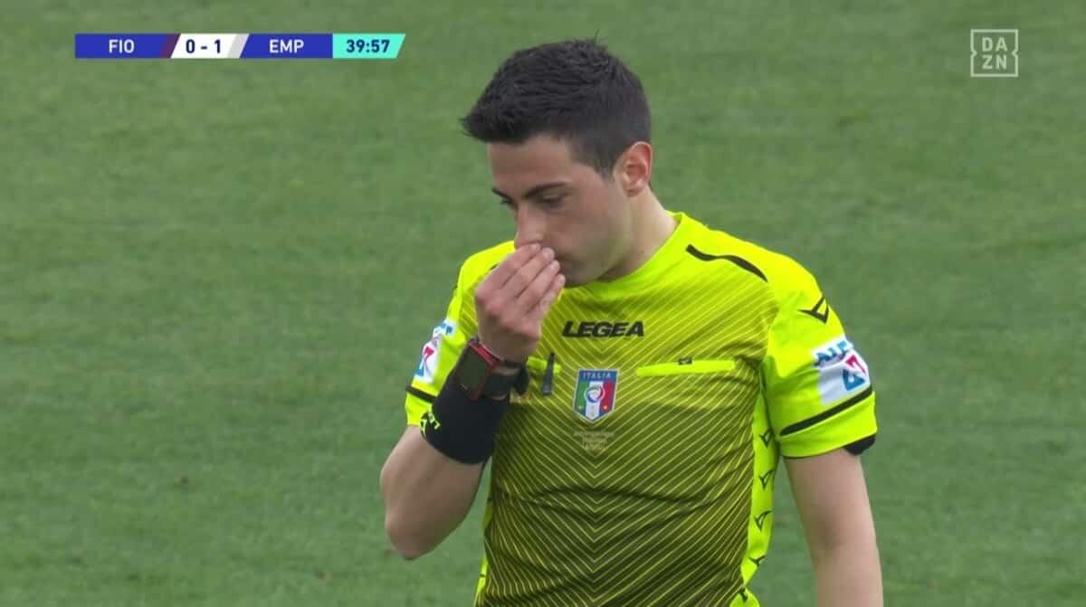 Gazzetta, Massimi punito per l'arbitraggio di Fiorentina-Empoli. Contestato il giallo a Luperto - 