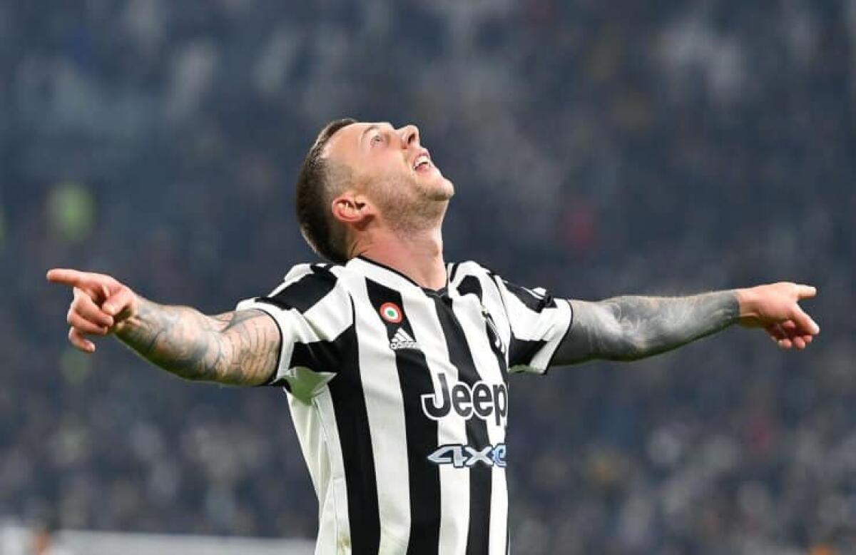 Gazzetta mette il dito nella piaga: “Bernardeschi, segna l’ex che non ti aspetti ma che ci teneva tanto” - Juventus’ Federico Bernardeschi jubilates after scoring the goal (2-0) during the italian Serie A soccer match Juventus FC vs Cagliari Calcio at the Allianz Stadium in Turin, Italy, 21 december 2021 ANSA/ALESSANDRO DI MARCO