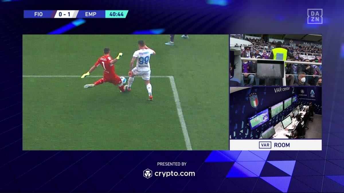 Pinamonti fa fallo su Terracciano, giusto annullare il gol dell'Empoli. C'è il giallo a Torreira - 