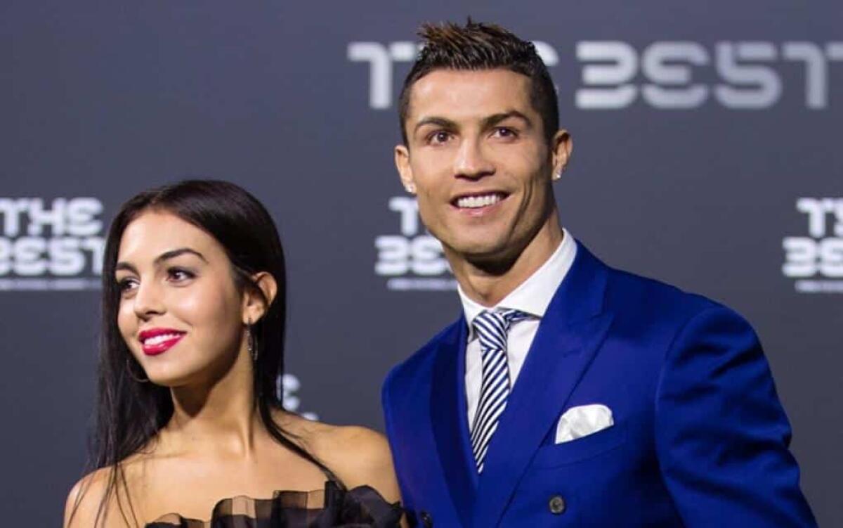 Cristiano Ronaldo annuncia una terribile notizia: "Nostro figlio è morto". Salva l'altra figlia nel parto - 
