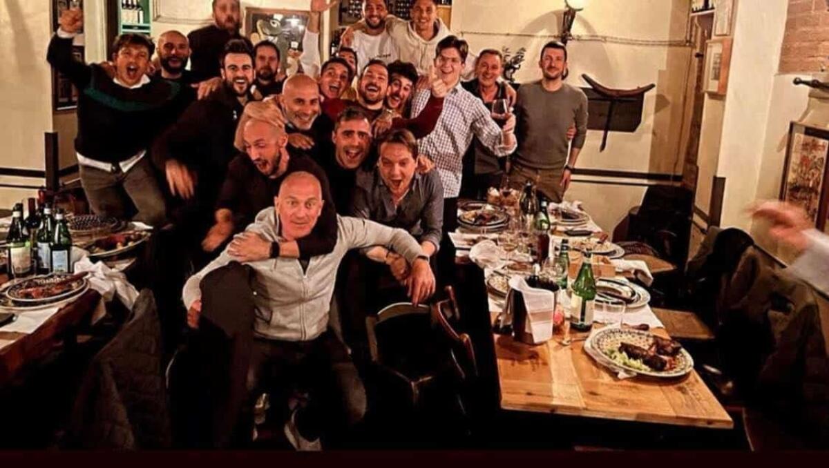 Torreira suona la carica ed esalta il gruppo a cena: ''Una banda di matti più che una famiglia'' - 