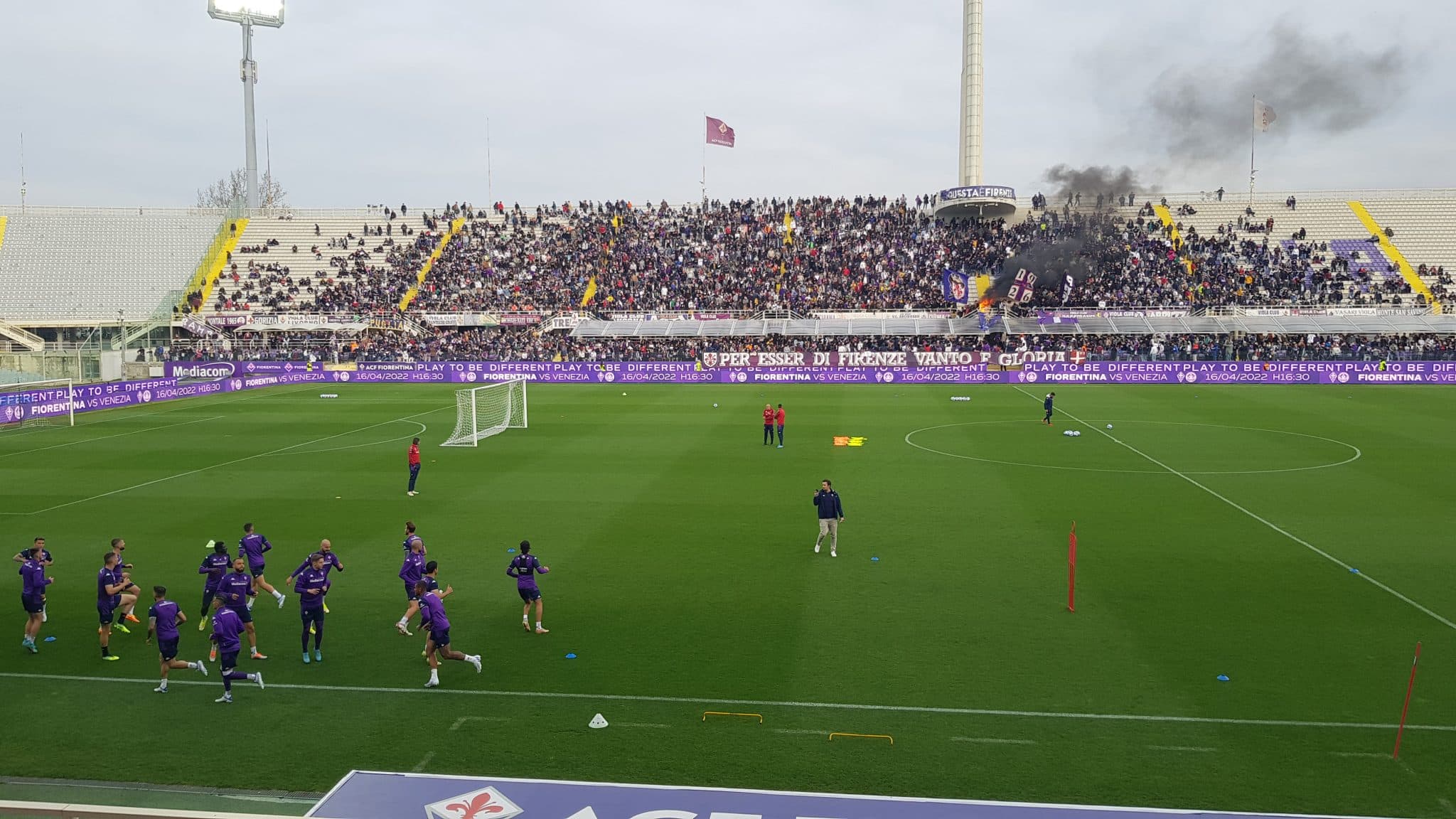 Sette mila tifosi viola per l'allenamento della Fiorentina. Grande entusiasmo al Franchi. Foto e video