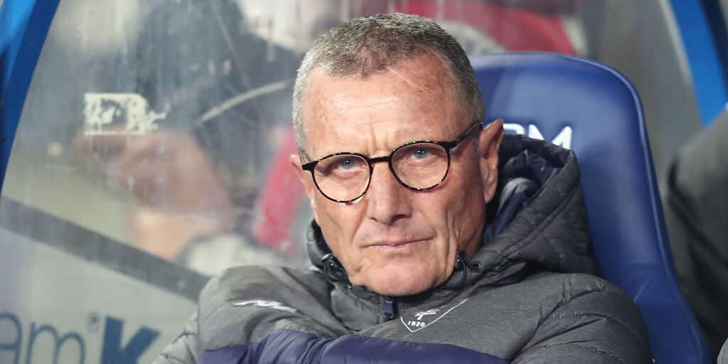 EMPOLI, ITALY - JANUARY 23: Aurelio Andreazzoli manager of Empoli FC looks on during the Serie A match between Empoli FC and AS Roma at Stadio Carlo Castellani on January 23, 2022 in Empoli, Italy. (Photo by Gabriele Maltinti/Getty Images)