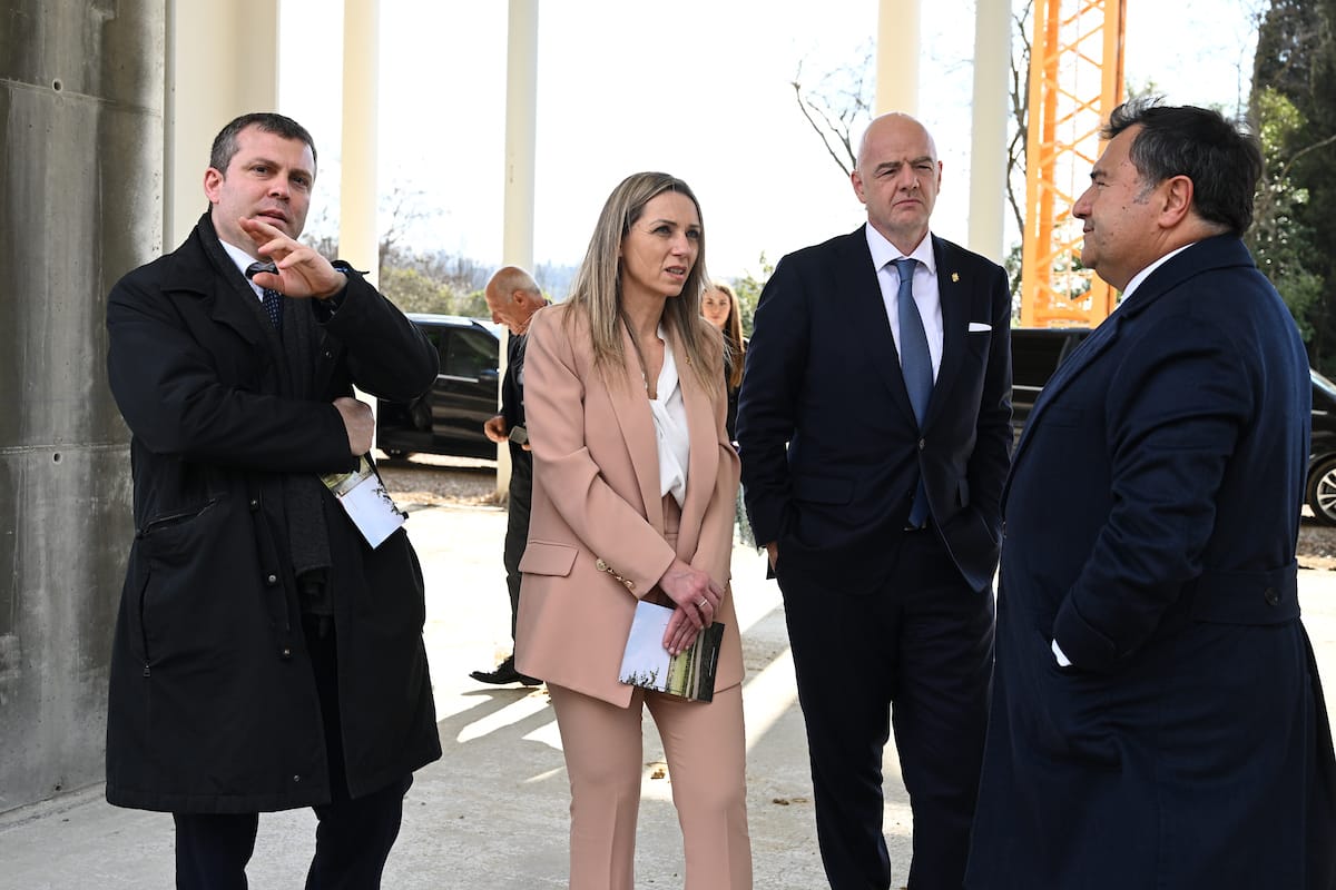 Lotito al Viola Park invitato dalla Fiorentina: "Non ci sono colori nella visione di un prodotto"