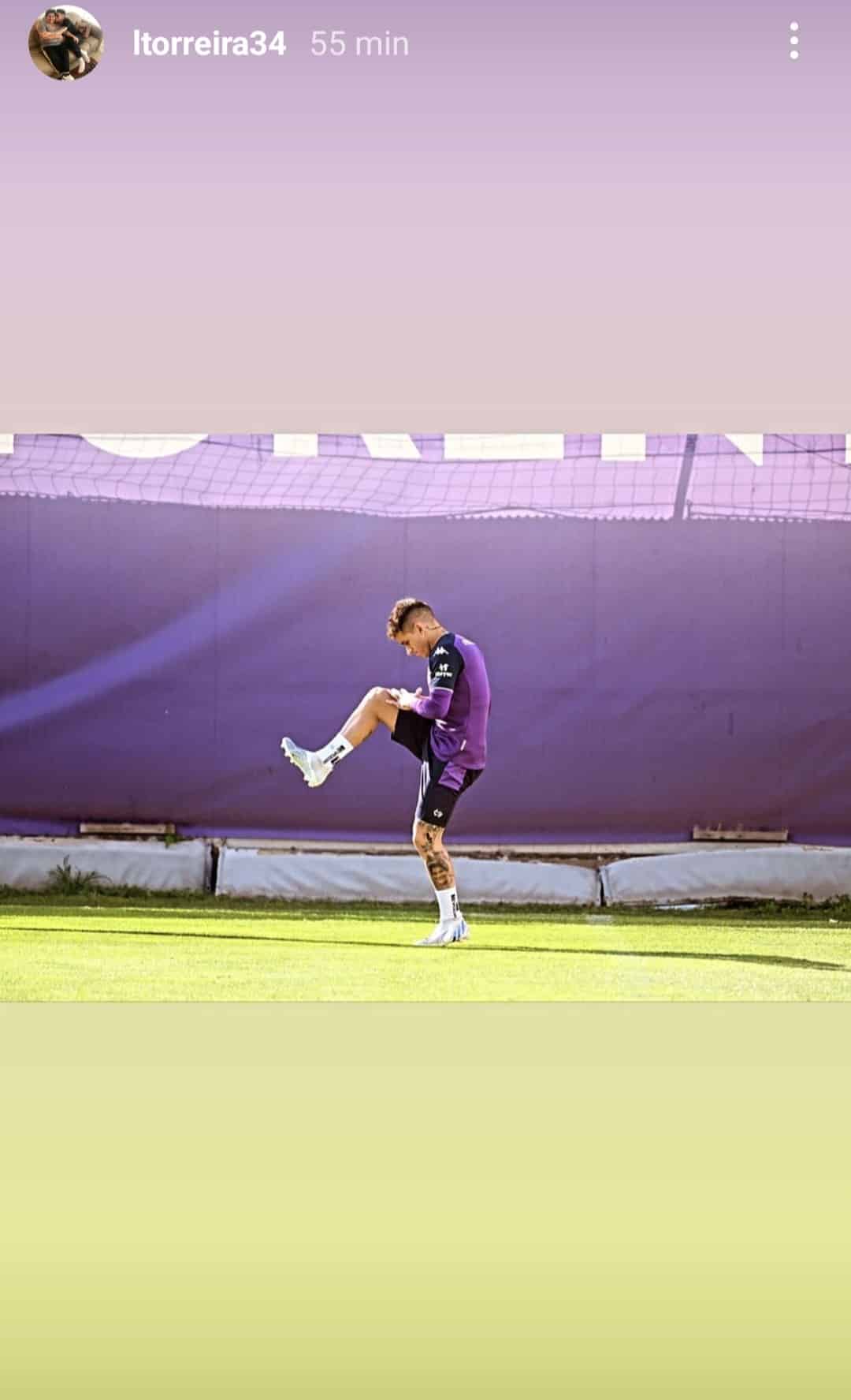 Torreira sorride, è tornato ad allenarsi sul campo, palleggi e corsa, scrive: "Di nuovo in campo"