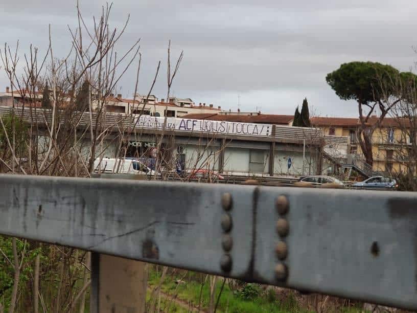 Altro striscione della Curva Fiesole contro la società: "Storia e appartenenza, ACF non si tocca"