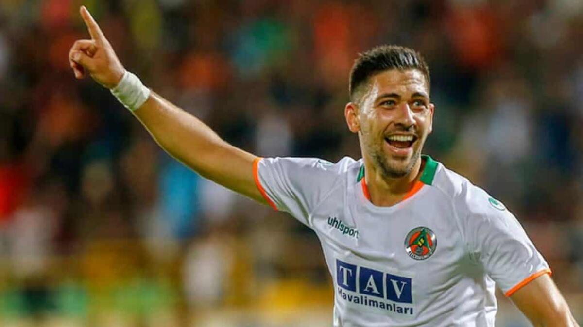 Dalla Grecia, la Fiorentina ha messo gli occhi su Bakasetas, ha clausola di rescissione di 12 milioni - 