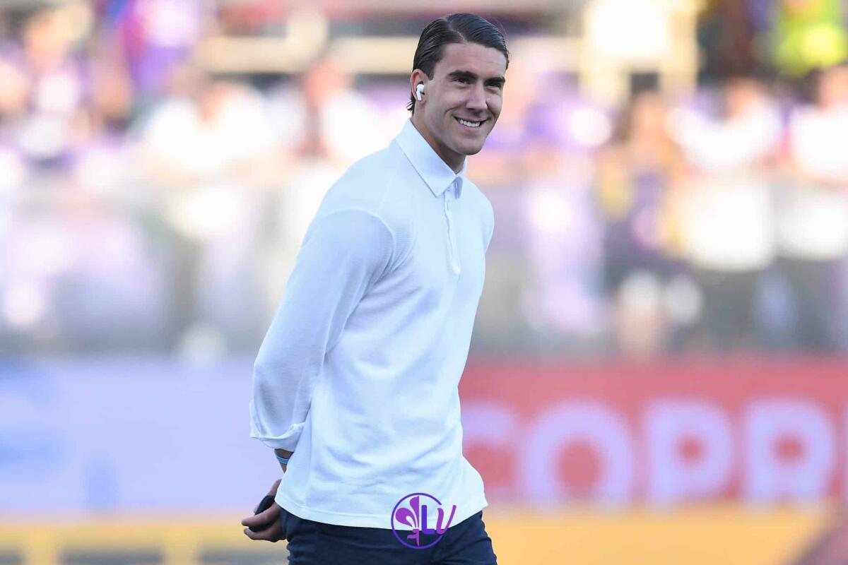 Vergognoso Vlahovic, ride in faccia alla Fiesole e batte la mano sul petto guardandoli prima di uscire - Dusan Vlahovic