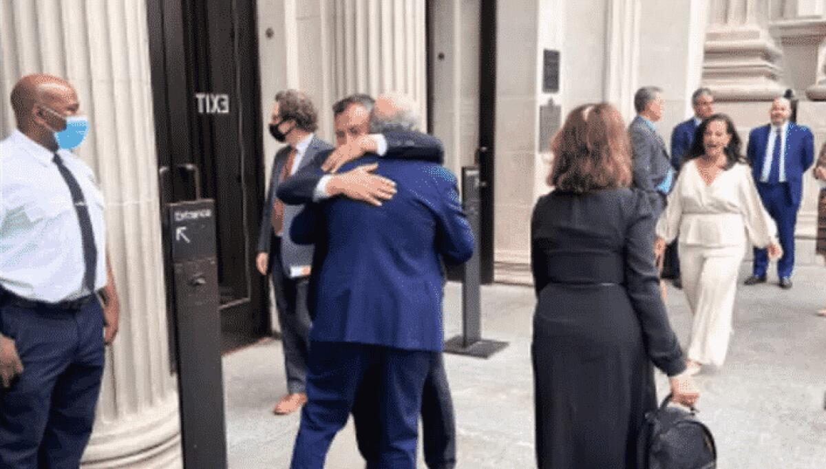 Commisso e Barone all'inaugurazione della sede della Serie A a New York, grande abbraccio tra i due - 