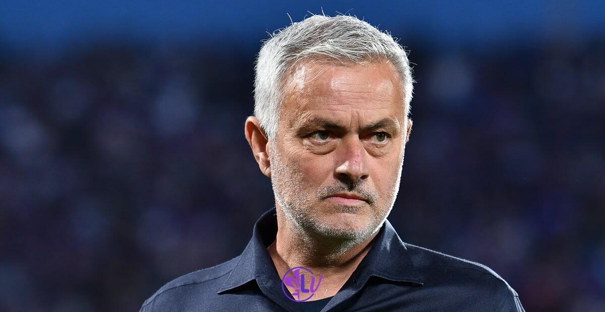 Mourinho si lamenta: "Abbiamo perso tanti punti per errori arbitrali e per la Coppa. Meritiamo di più" - Firenze, stadio A.Franchi, 09.05.2021, Fiorentina-Roma, foto Lisa Guglielmi. Copyright Labaroviola.com
