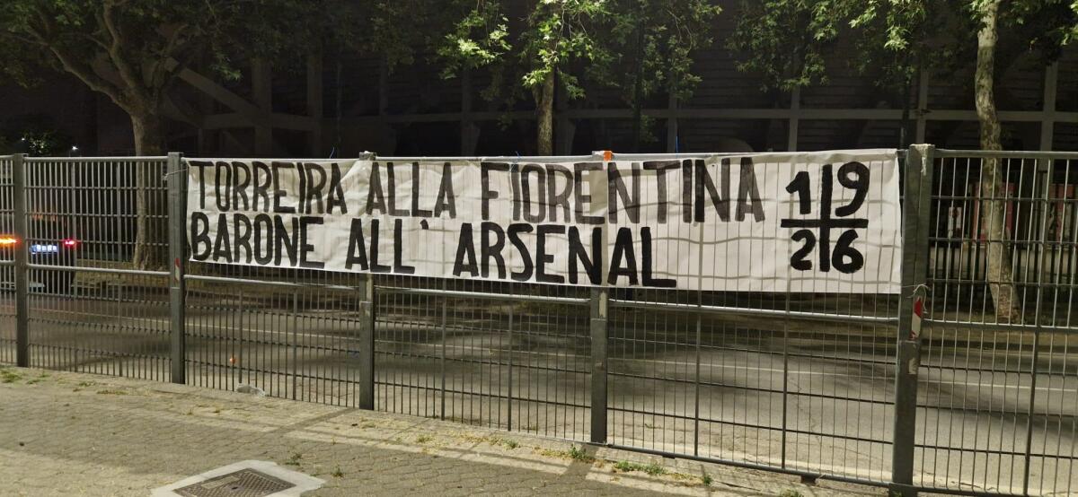 La Curva Fiesole non ci sta e prende posizione: "Torreira alla Fiorentina, Barone all'Arsenal" - 