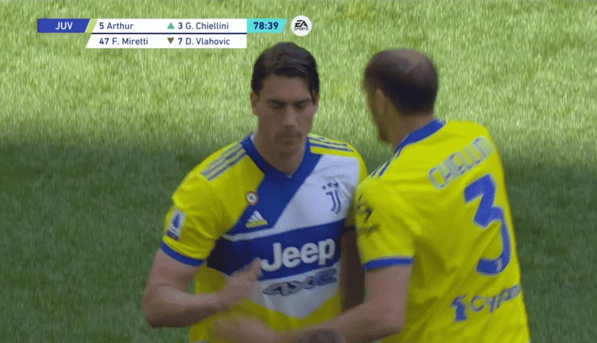 La Juventus diventa una barzelletta in Polonia, telecronisti ridono di Vlahovic per il cambio con Chiellini - 