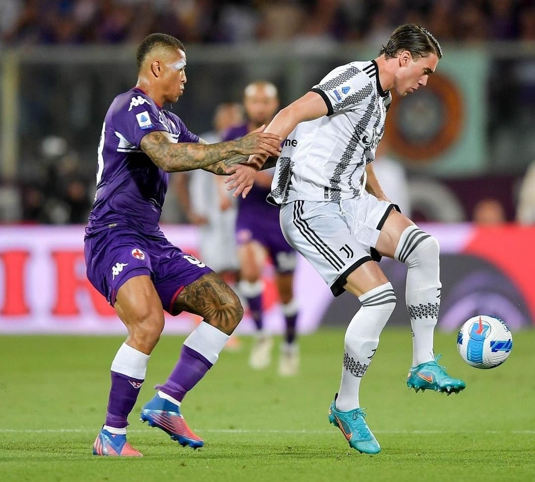 Anche Vlahovic si inchina alla festa viola: "Complimenti alla Fiorentina, è meritatissimo"