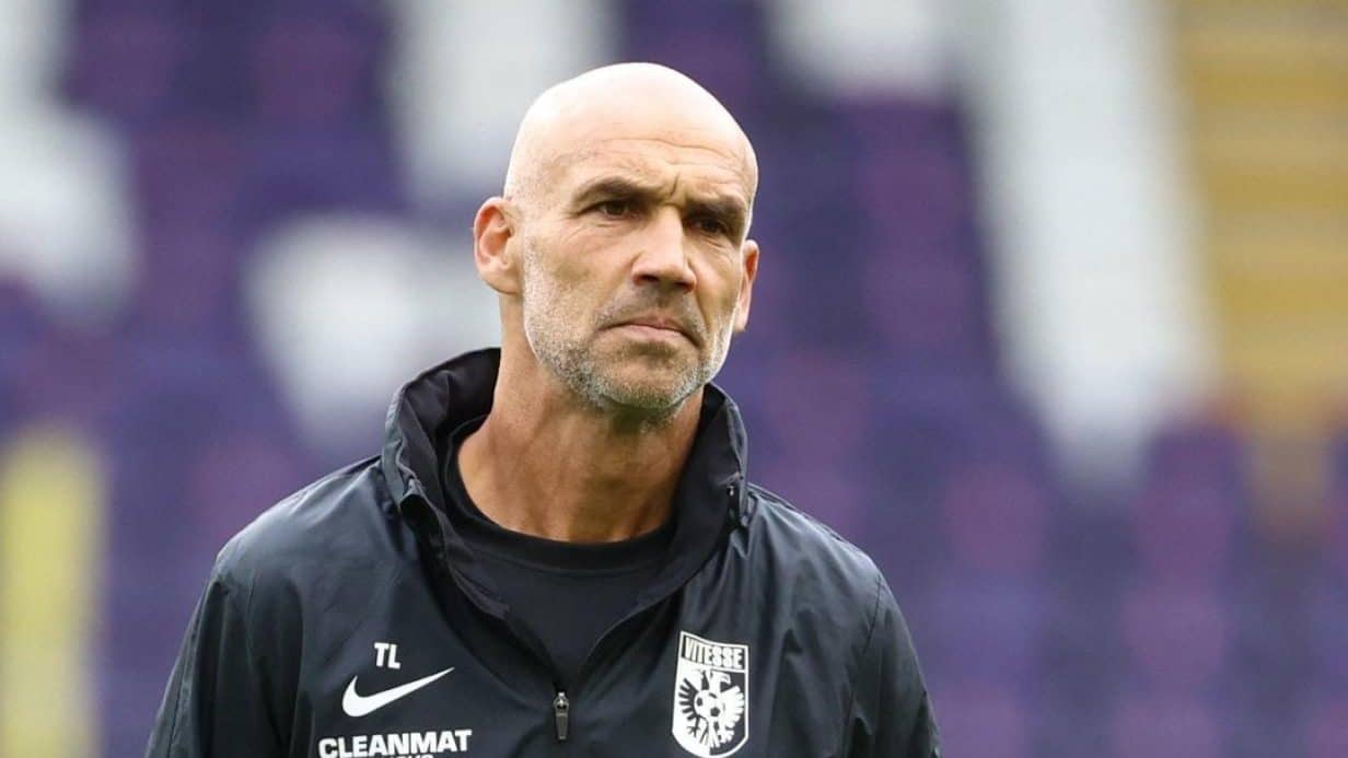 L'allenatore del Vitesse avvisa la Fiorentina: "La Roma segna un gol e poi si chiude come un barattolo"