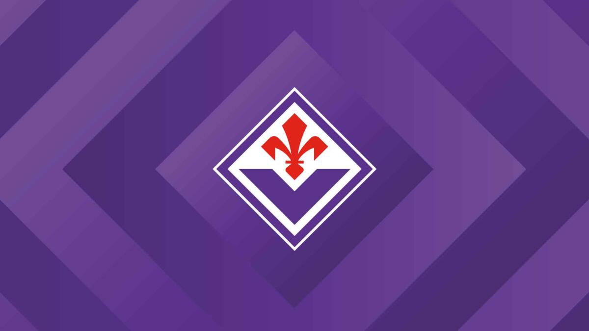 Da domani nello store della Fiorentina disponibile il materiale con il nuovo logo. Attesa per le maglie - 