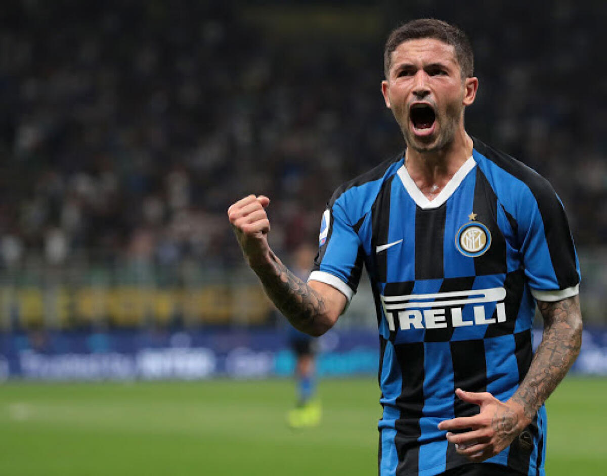 Nazione, Grillitsch salta definitivamente? Sensi è l'alternativa pronta della Fiorentina - MILAN, ITALY - AUGUST 26:  Stefano Sensi of FC Internazionale celebrates his goal during the Serie A match between FC Internazionale and US Lecce at Stadio Giuseppe Meazza on August 26, 2019 in Milan, Italy.  (Photo by Emilio Andreoli/Getty Images)