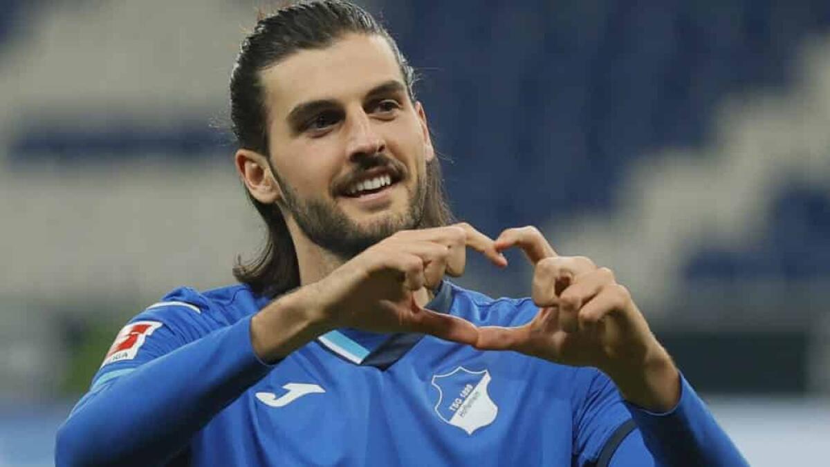 Romano annuncia: "La Fiorentina vicina alla firma con Grillitsch a zero, contratto da 4 anni fino al 2026" - 