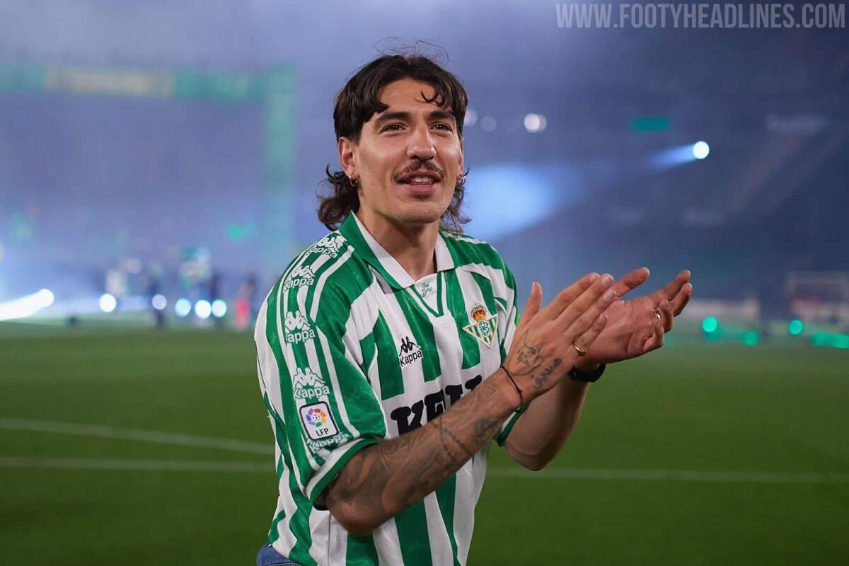 Il retroscena dalla Spagna, scorso anno Fiorentina su Bellerin, ma scelse il Betis. Poi la virata su Odriozola - 