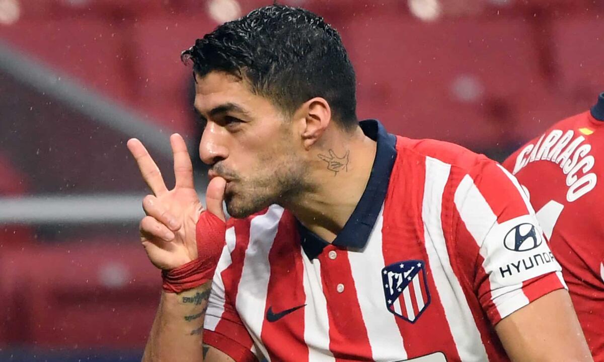 Suarez si offre alla Juventus a zero e questa volta non serve nemmeno il finto esame di italiano - 