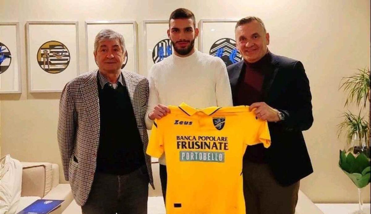 TMW, interesse della Fiorentina per Barisic. Il Frosinone può riscattare il difensore entro il 15 luglio - 
