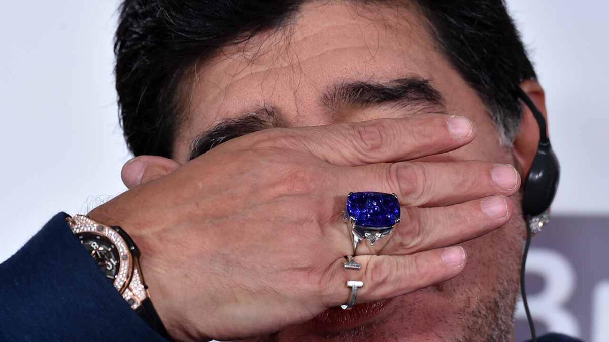 Oltraggio a Maradona, rubati orologi e gioielli, i figli non li hanno trovati nei container da Dubai - 