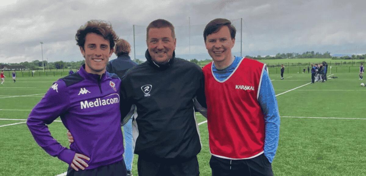 Odriozola non si dimentica della Fiorentina, gioca una partita in Irlanda con la maglia viola - 