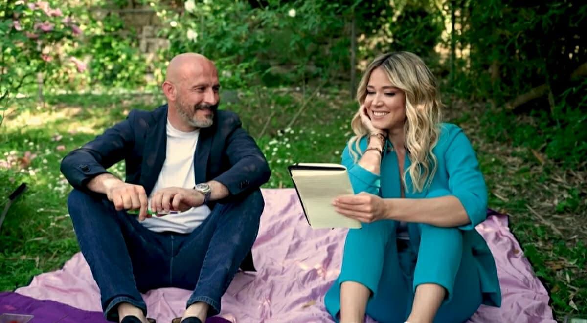 Diletta Leotta fa fare dedica a Italiano: "Prometto che non guarderemo preliminari di Champions" - 