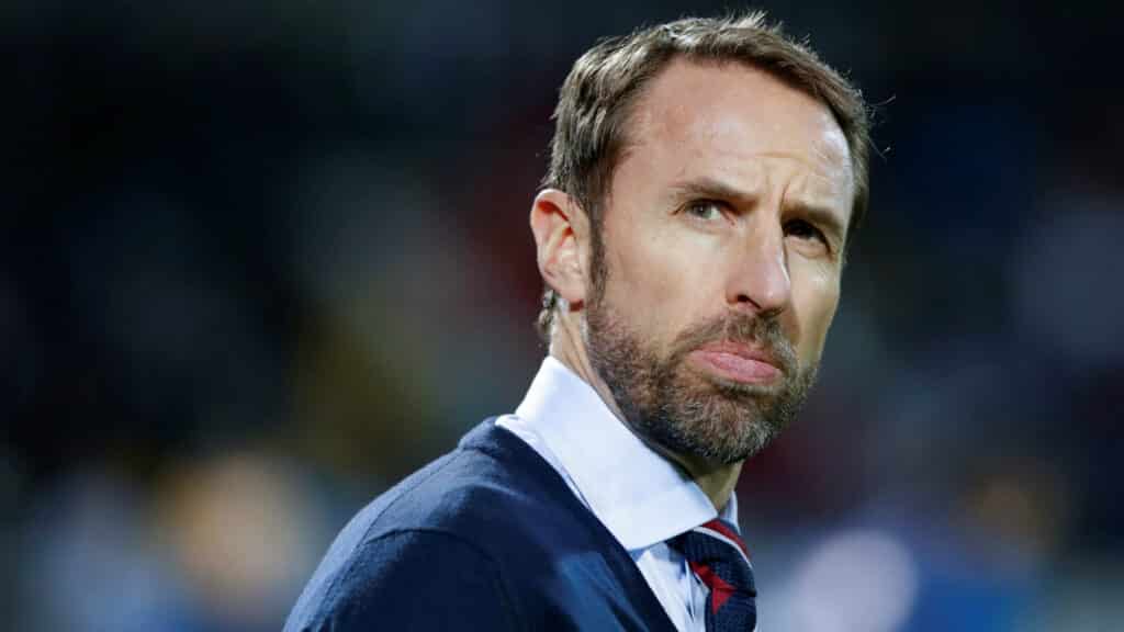 "È imbarazzante" il ct dell'Inghilterra Southgate si ribella per la sanzione: "Italia sarà favorita"