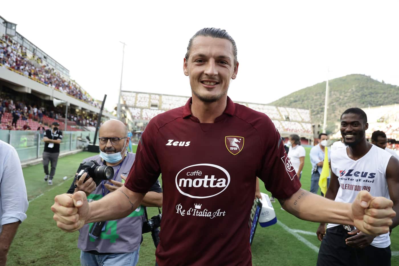 Foto Alessandro Garofalo/LaPresse02 ottobre 2021 Salerno, Italiasport calcioSalernitana vs Genoa - Campionato di calcio Serie A Tim 2021/2022 - Stadio Arechi.Nella foto: Milan Djuric (US Salernitana 1919); esulta a fine garaPhoto Alessandro Garofalo/LaPre