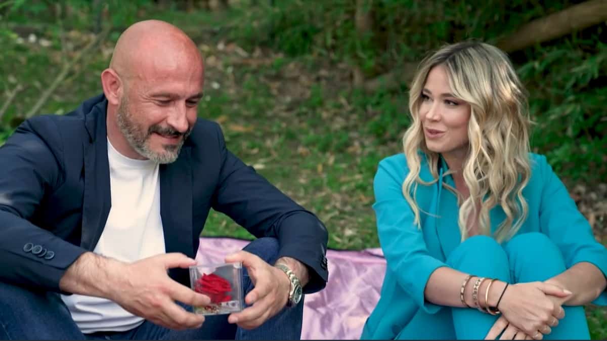 Diletta Leotta fa fare dedica a Italiano: "Prometto che non guarderemo preliminari di Champions"