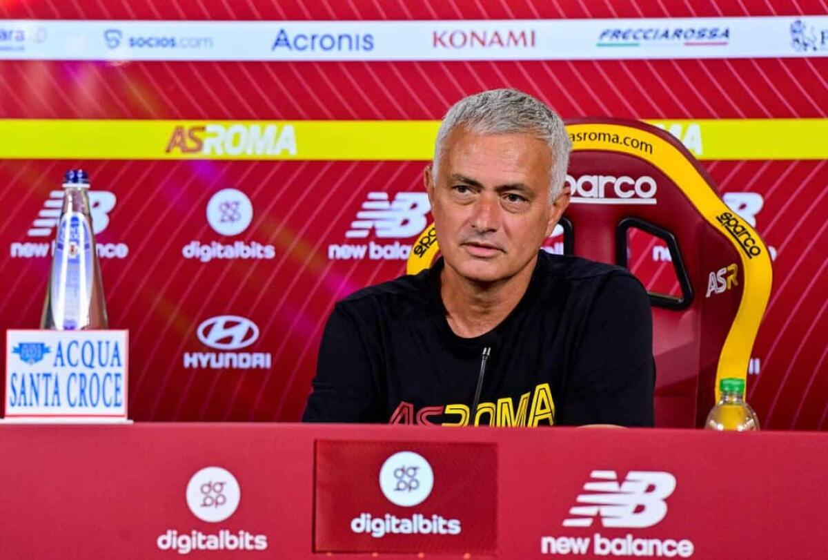La campagna acquisti della Roma non decolla, e Mourinho si rammarica: "Sono frustato per il mercato" - 