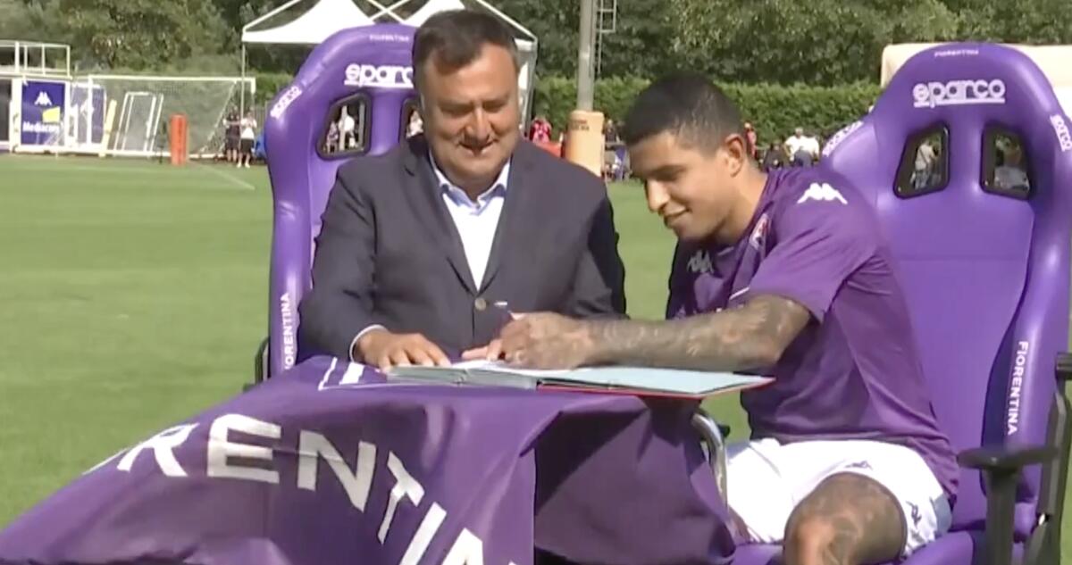 Fiorentina dedica l'acquisto di Dodò ai tifosi: la firma arriva sotto la tribuna del Benatti - 