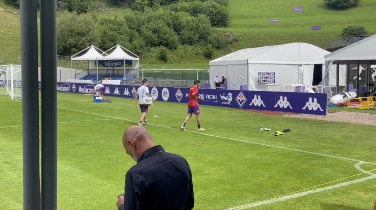 Nico Gonzalez abbandona l'allenamento e rientra negli spogliatoi: dolore lombare per l'argentino - 