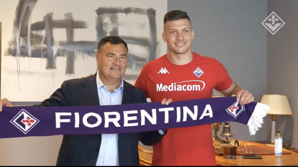 Barone presenta Jovic: "Ha scelto di rimettersi in gioco alla Fiorentina. Abbiamo lavorato tanto per averlo qui" - Fonte: sito ufficiale della Fiorentina