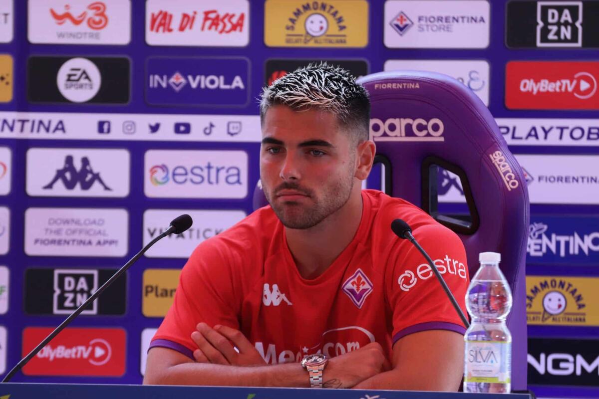 Sottil: "Obiettivo? 10 gol. Mancini voleva lanciarmi in Nations League. Con Nico cose di campo" - Moena, stadio Benatti, 20.07.2022, conferenza stampa Sottil, foto Lisa Grelloni. Copyright Labaroviola.com