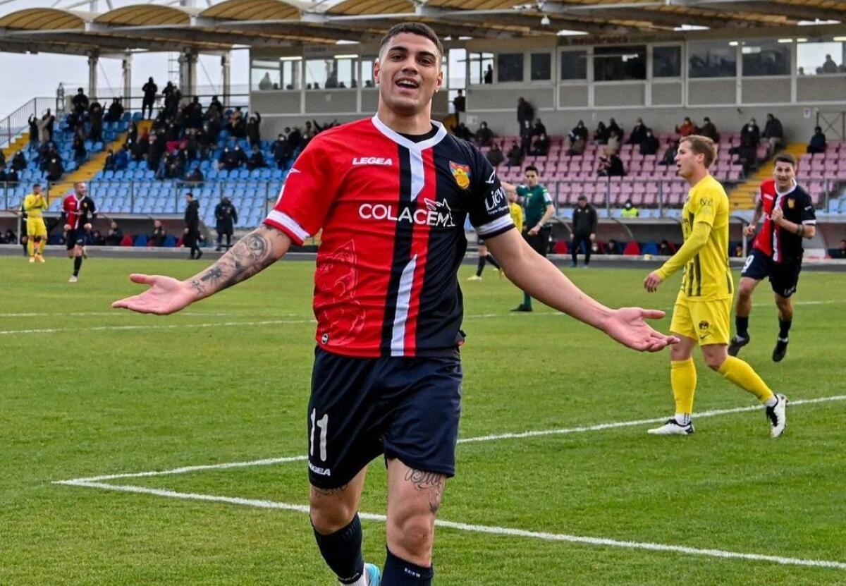 Spalluto è un nuovo giocatore della Ternana.  C'è il controriscatto a favore della Fiorentina - 