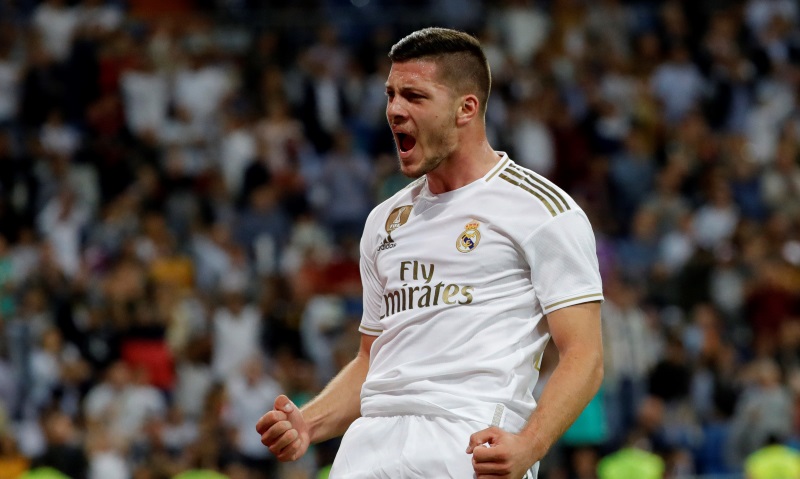 Sky, Nottingham e Siviglia irrompono su Jovic. Fiorentina fiduciosa: vuole chiudere entro martedi