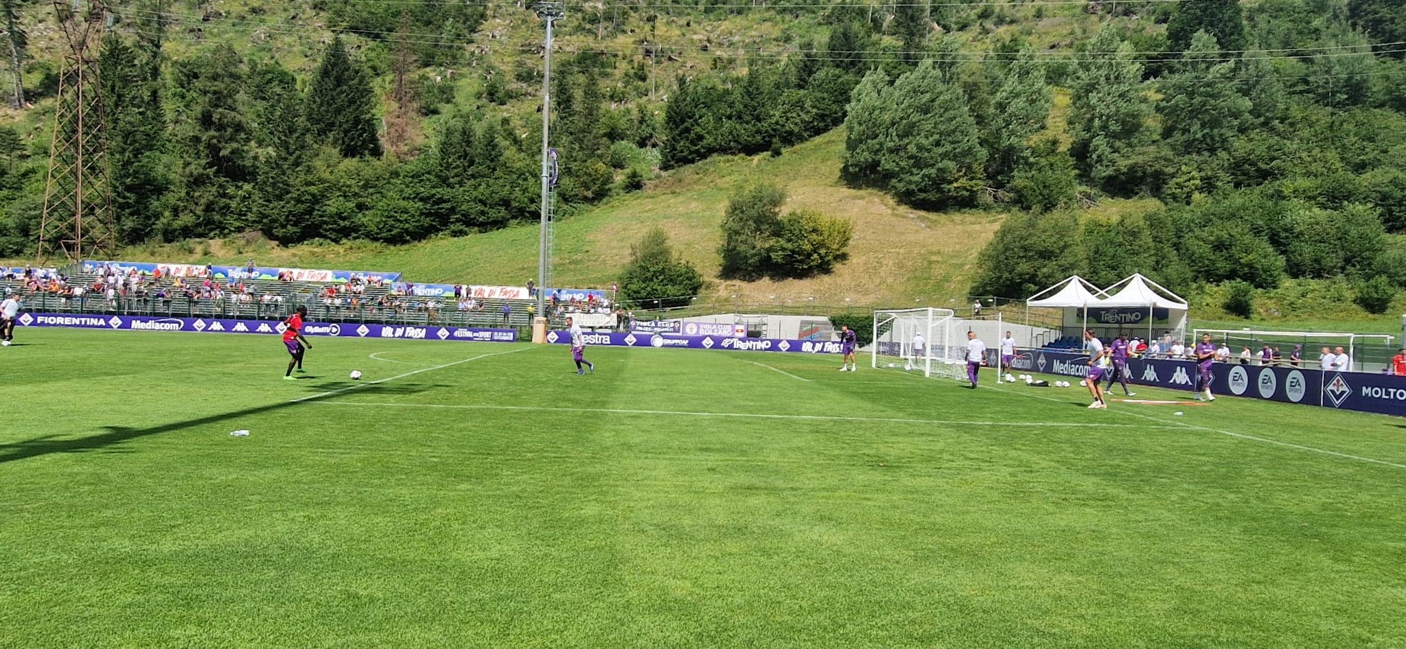 Italiano stuzzica Ikonè sui tiri: "Dobbiamo fare richiesta per far allargare la porta per Jonny"