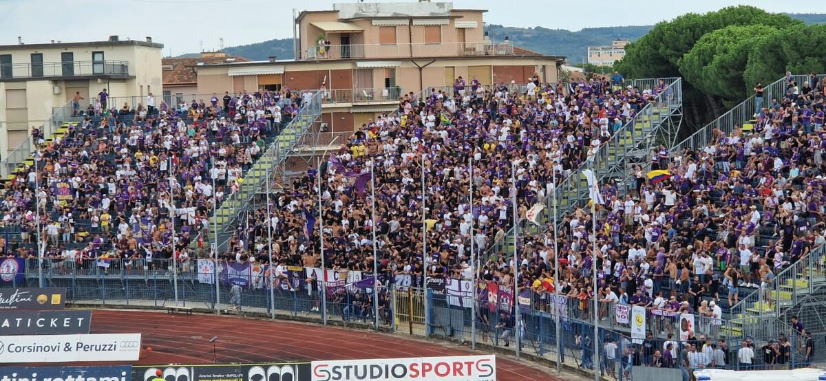 Aggredito perchè indossava la maglia della Fiorentina in un circolo di Empoli, prognosi di 30 giorni - 