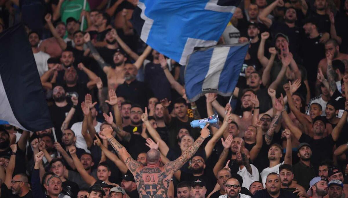Daspo a tifoso del Napoli dal Giudice Sportivo, aveva coltello a serramanico di 16 centimetri nascosto - 