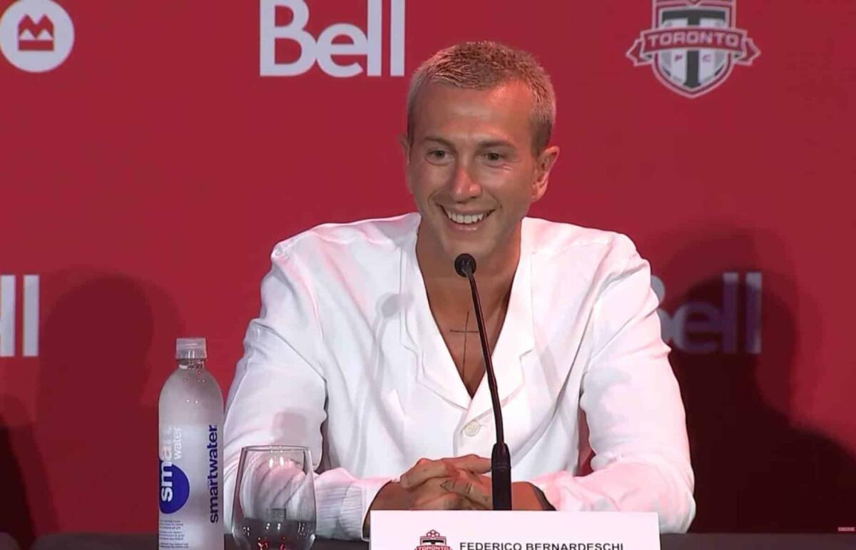 Bernardeschi: "Qui mi sento libero, quando gioco mi sento parte di uno show. In Italia siamo indietro" - 