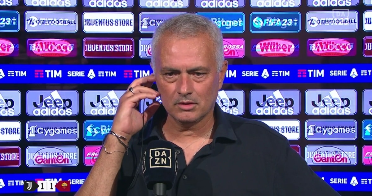 Mourinho: "Ho detto alla squadra che mi vergogno di essere l'allenatore della Roma. Serve mercato"