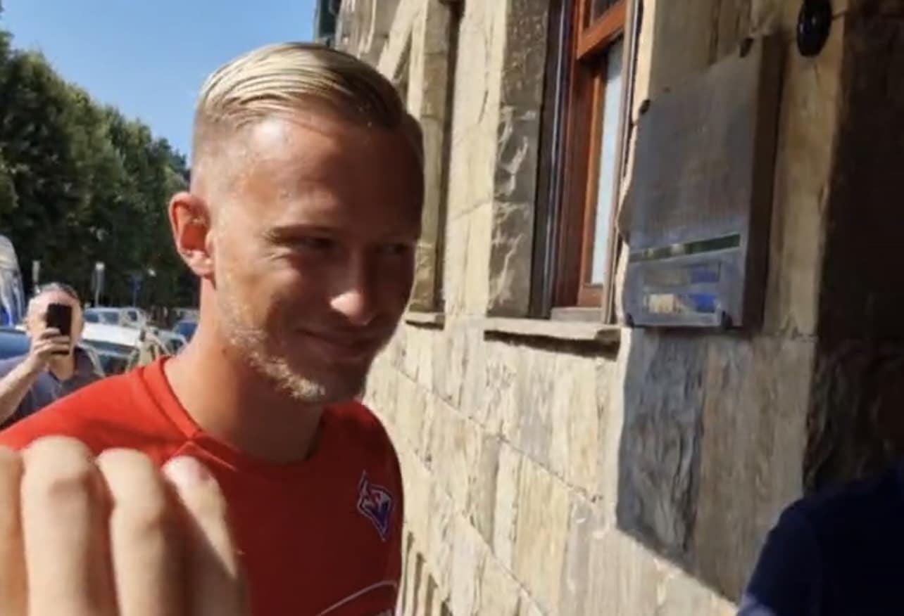 (VIDEO), Barak è arrivato a Firenze per le visite mediche, poi la firma